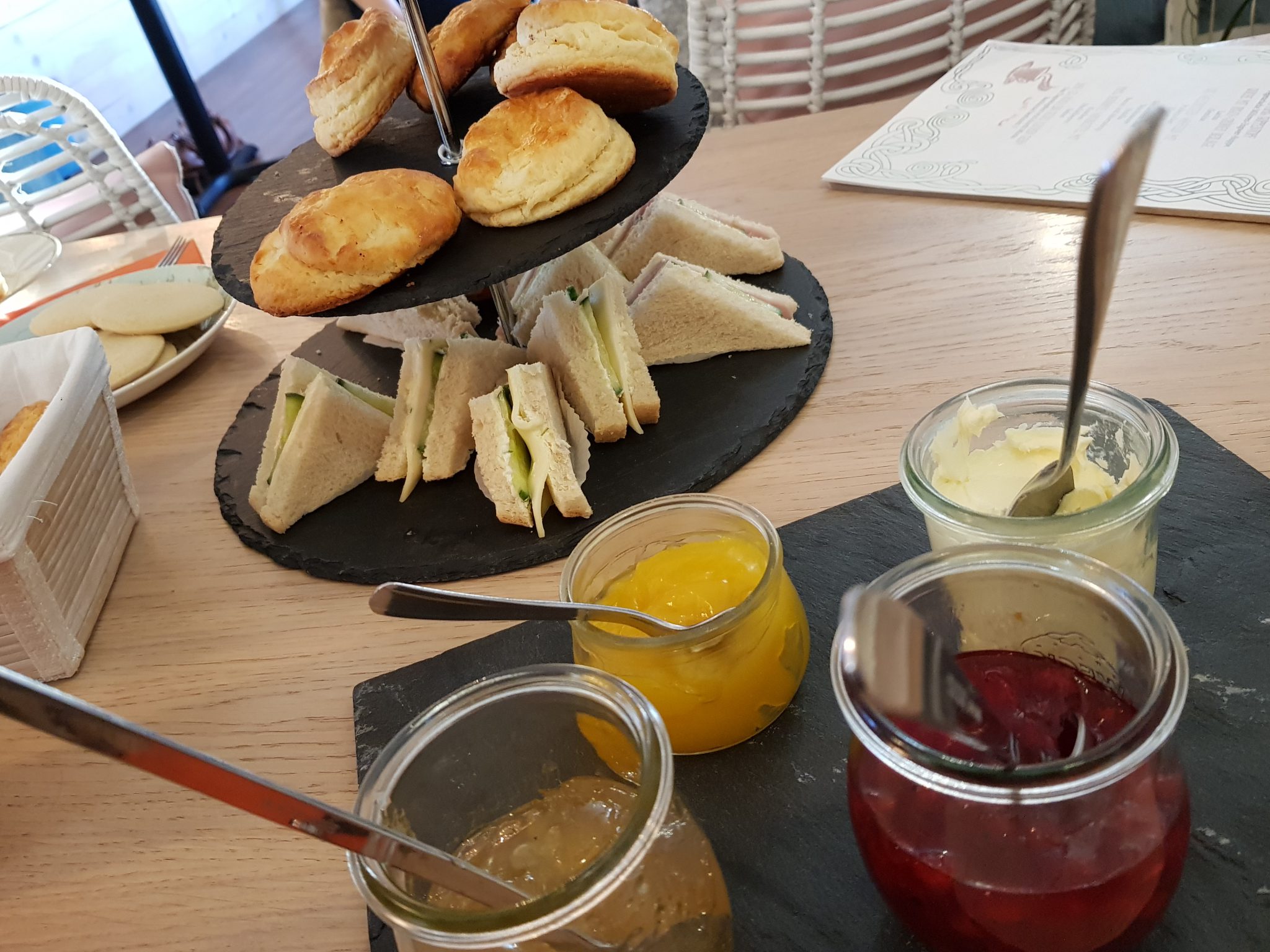 Blogger-Event | Blackwood - Briefe für mich | Britta Sabbag | Tea Time | Scones | Clotted Cream | Lemon Curd