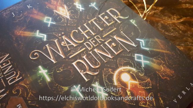 Bloggeraktion – Buchcover – Release – Wächter der Runen – J. K. Bloom – Sternensand Verlag – Ausschnitt 1 – Wasserzeichen