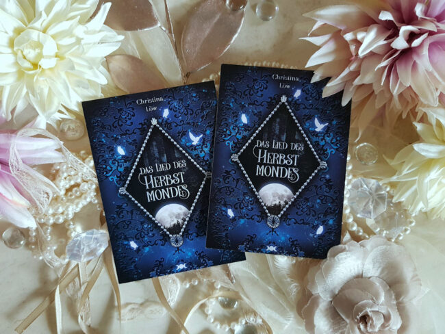 Buchfoto – Das Lied des Herbstmondes – Christina Löw – Märchenspinnerei – Postkarten – 1000
