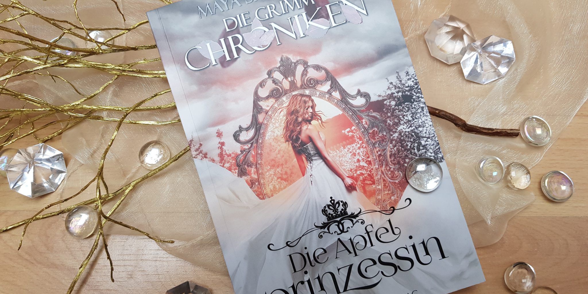 Buchfoto – Die Grimm chroniken – #1 – Die Apfelprinzessin – Maya Shepherd – Ansicht 1