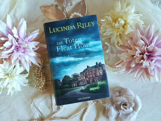Buchfoto – Die Toten von Fleat House – Lucinda Riley