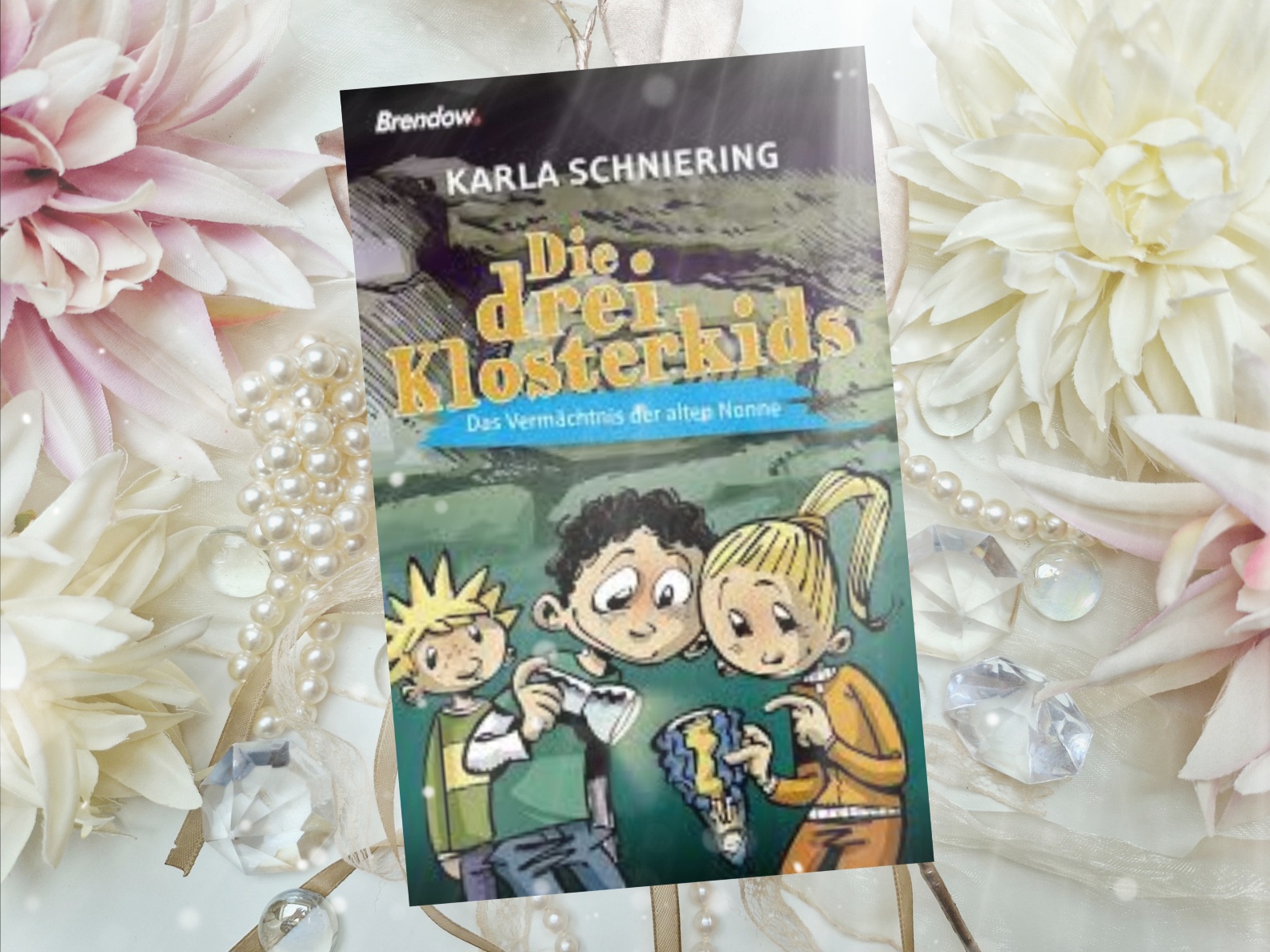Buchfoto - Die drei Klosterkids - Das Vermächtnis der alten Nonne - Karla Schniering - verkleinert