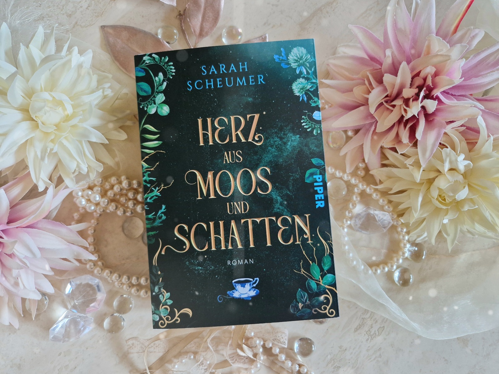 Buchfoto - Herz aus Moos und Schatten - Sarah Scheumer - verkleinert