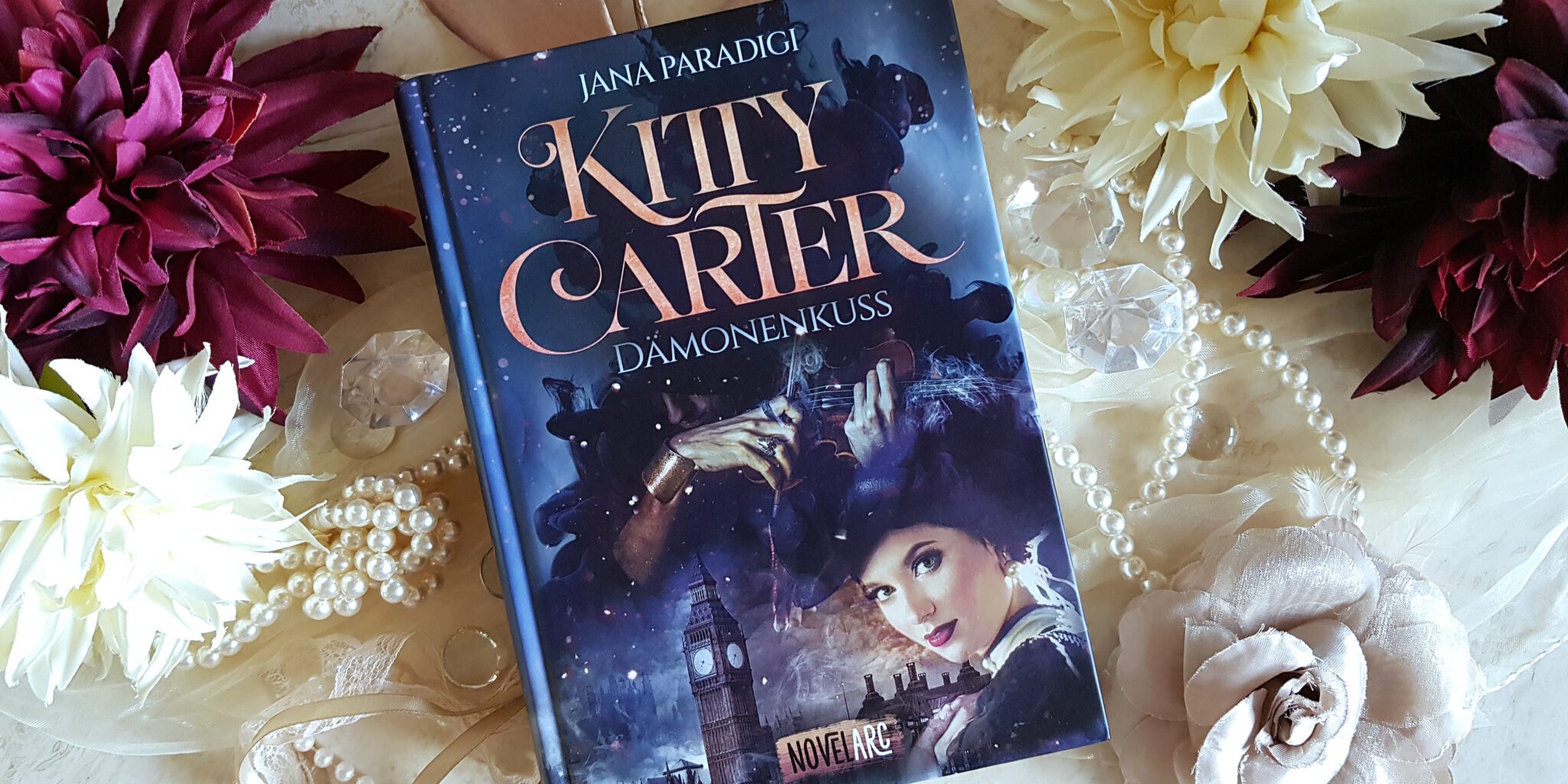 Buchfoto – Kitty Carter – Dämonenkuss – Jana Paradigi