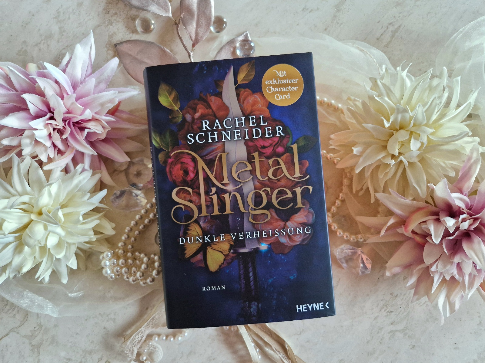 Buchfoto - Metal Slinger - Dunkle Verheißung - Rachel Schneider - bearbeitet - verkleinert