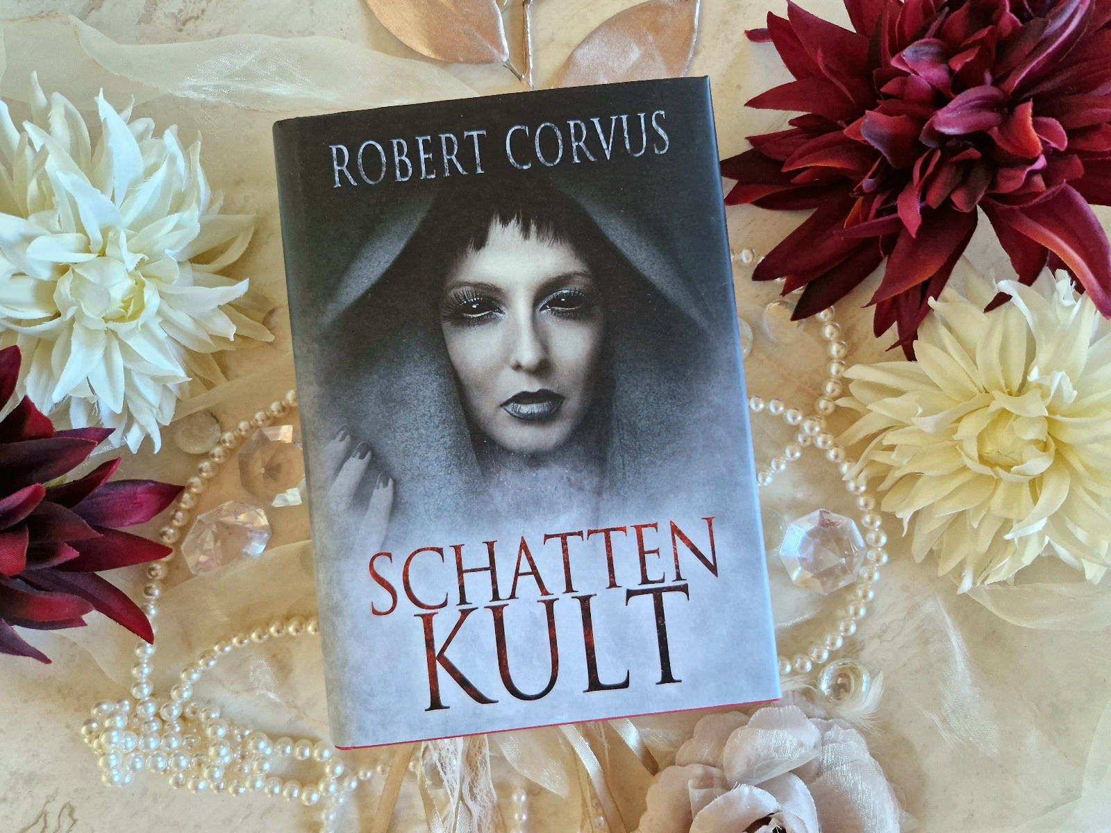 Buchfoto - Schattenkult - Robert Corvus - verkleinert
