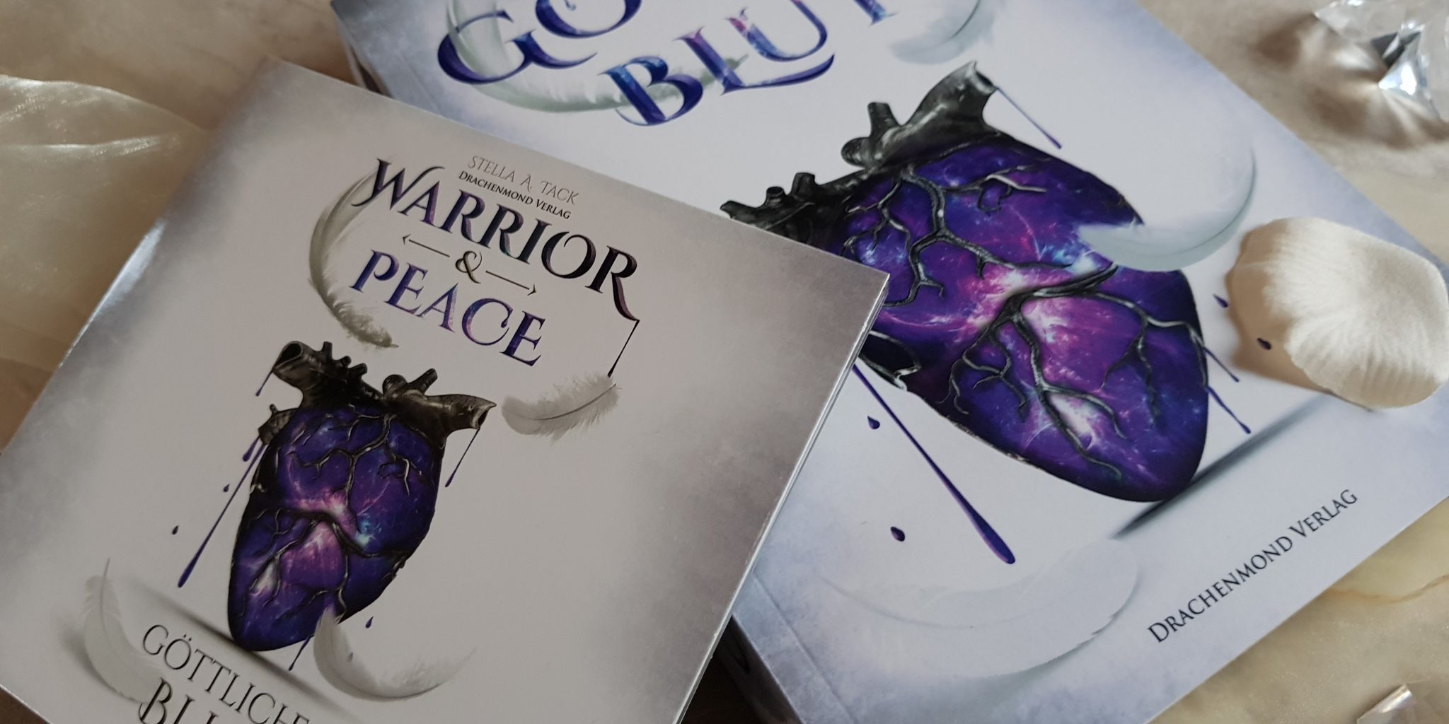 Buchfoto – Warrior und Peace – Göttliches Blut – Stella A Tack – Drachenmond Verlag – Ansicht 1 – Hörbuch