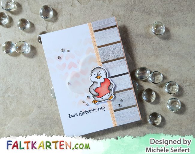 Kulricke – Felix mit Liebe – salmon – Wasserzeichen 1 – 1200 Pixel Kulricke - Felix mit angebissenem Herz - Alles Liebe - Faltkarten.com - salmon - Geburtstagskarte - Pinguin - Copics