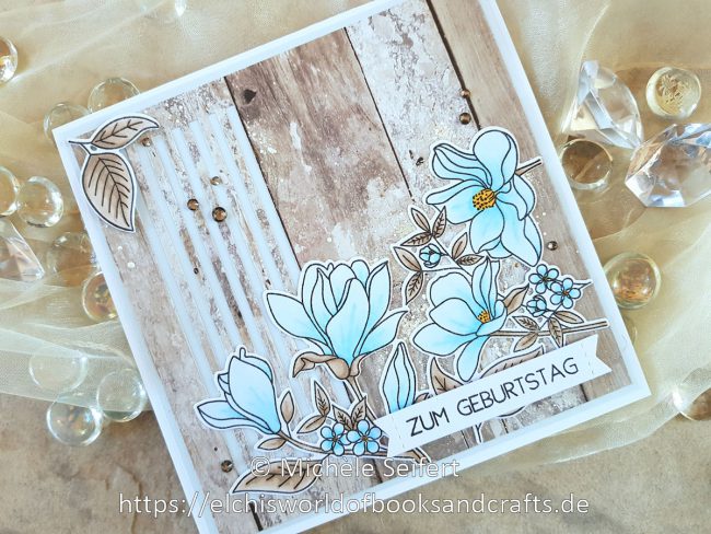 MFT – Floral Focus – woodenblue – Wasserzeichen – 5 – 1200 Pixel MFT - Floral Focus - Skinny Stripes - Creative Depot - Geburtstag - Kaisercraft - wood - Karte