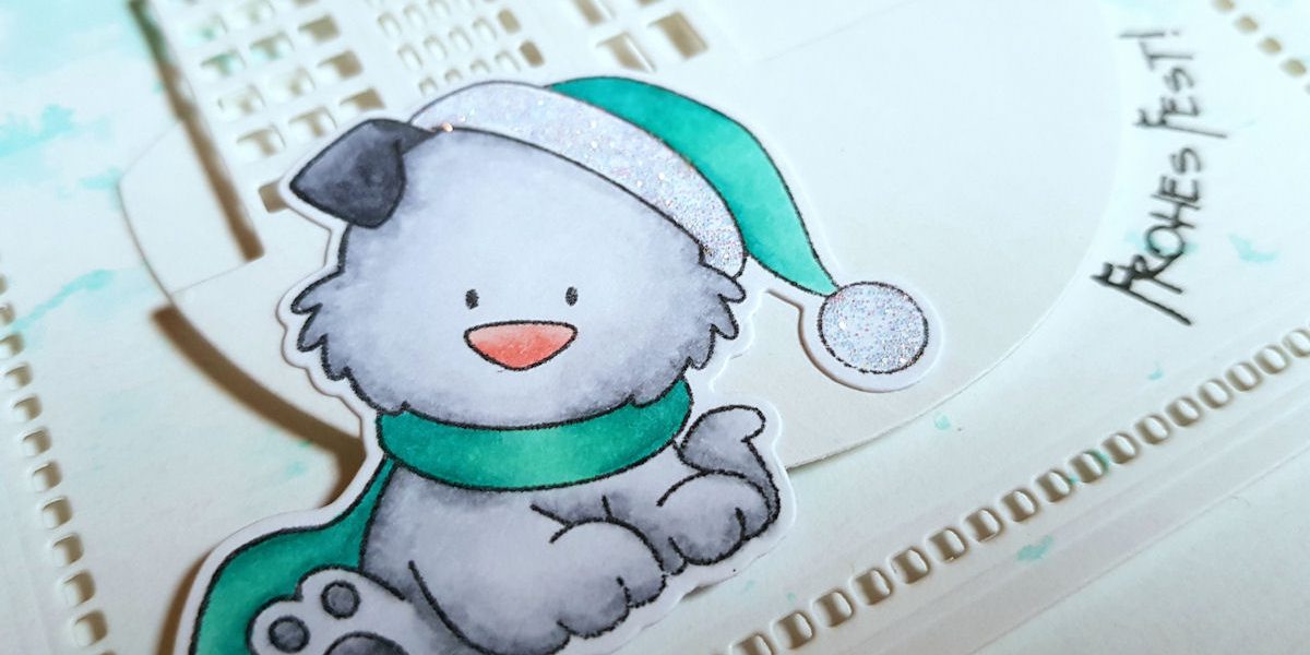 MFT – Happy Pawlidays – CP Panorama – Wasserzeichen 3 – 1200 Pixel My Favorite Things - MFT - Happy Pawlidays - Charlie und Paulchen - Panorama Skyline - Panorama Mondschein - Faltkarten.com - struktur kreideweiss - Weihnachtskarte - Copics