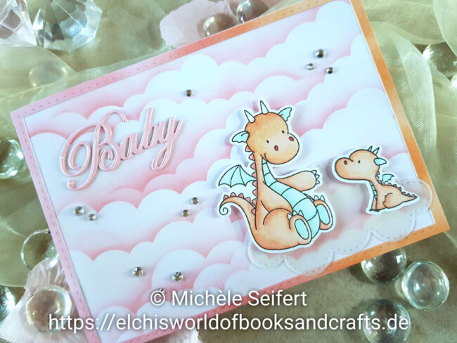 MFT – Magical Dragons – Baby – Wasserzeichen 1 – 1200 Pixel My Favorite Things - MFT - Magical Dragons - Babykarte - babycard - Cloud - Wolken - Copics - Distress Oxide