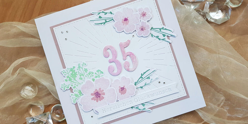 MFT – Pressed Flowers – 35 – Wasserzeichen 1 – 1000 My Favorite Things - MFT - Pressed Flowers - Honey Bee Stamps - Radiant Background - Distress Oxide - Geburtstagskarte - Birthday Card