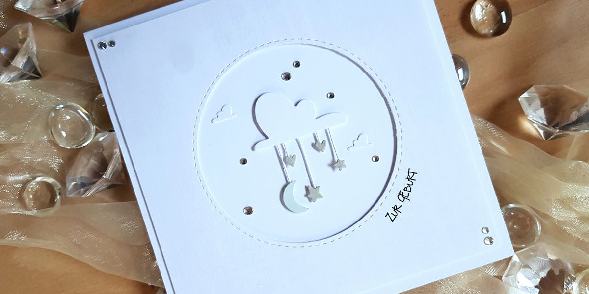 Sizzix – Lullaby – Wasserzeichen 1 – 1200 Sizzix - Lullaby - Schlaflied - Pete Hughes - Baby - Geburt - Faltkarten.com - Design-Papier - Wooden Pastell