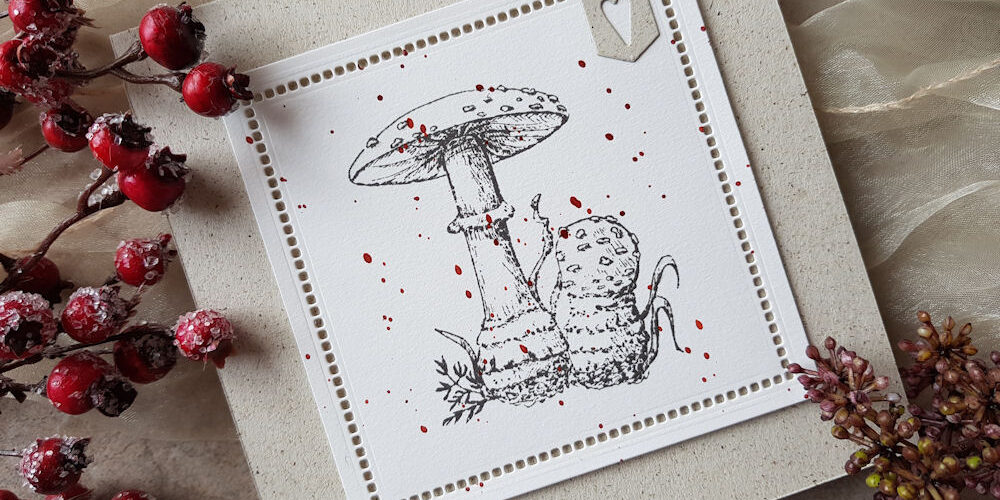 Steckenpferdchen – Pilzpaar – Elchi 1 – 1000 Steckenpferdchen - Pilzpaar XL - Lochverstärkertrio - Faltkarten.com - Graskarton - Naturkarte - Herbstkarte - Grusskarte